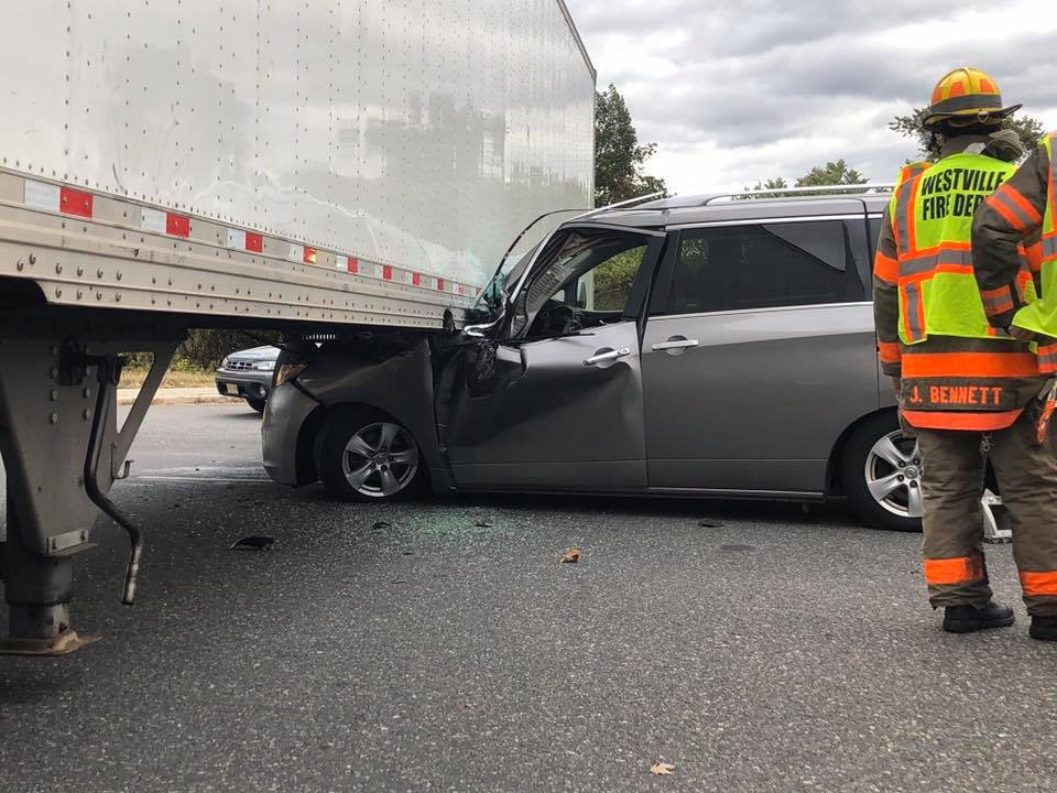 Rescue responds to crash with entrapment